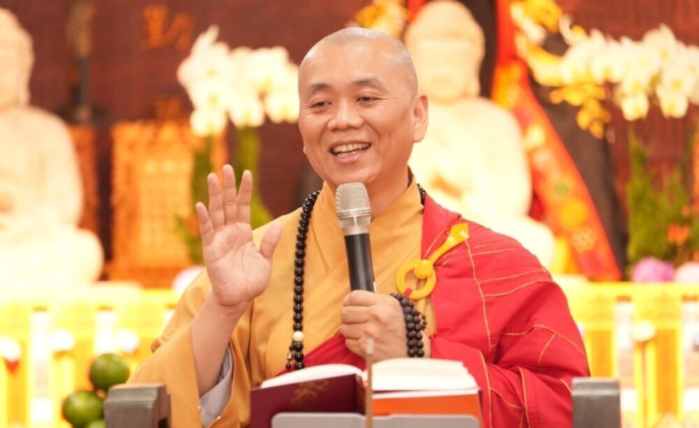 會常法師會常法師現任台灣佛教總會理事長、社團法人中華僧伽長照人文關懷教育協會理事長,長期致力於佛教弘法、僧伽關懷、佛法教育及社會公益服務,積極凝聚佛教界力量,推動佛教經典研習、僧俗教育與共修活動,弘揚正信佛法,引導大眾將佛法的智慧與慈悲融入日常生活,實踐自利利他、弘法利生的精神。